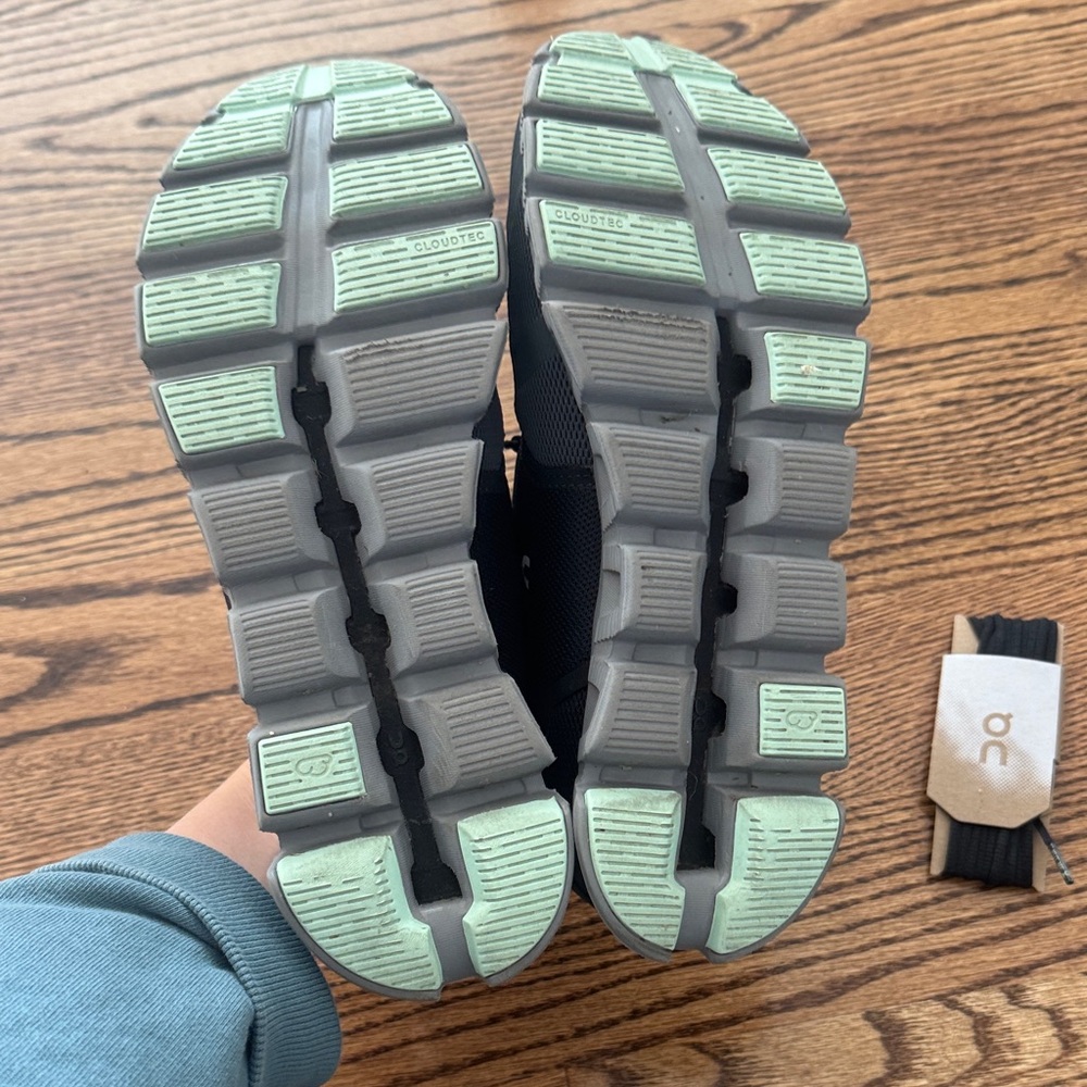 On Cloud 5 Running Athletic Shoes in Black and Gray - Picture 4 of 5